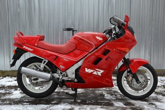 Honda VFR 750F RC24 - 7