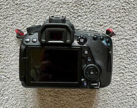 Canon EOS 80D + 3 baterie + SD Karta - 7