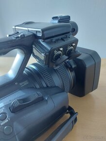 Reportážní kamera Sony NXCAM HXR-NX5E - 7