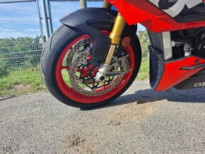 Aprilia Tuono V4 Factory - 7