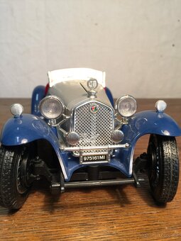 autíčko Burago 1/18 Alfa Romeo 1932 Spider 2300 - 7