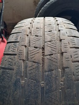 Prodám zimní pneu 225/65R 16C - 7