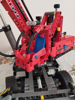 Lego 42144 červeny bagr z drapákem - 7