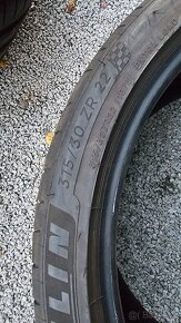 Prodám zánovní letní sadu na BMW X6 M 295/35 R21 a 315/30 R2 - 7