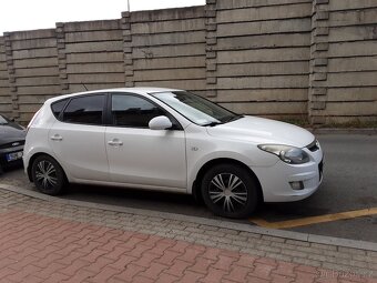 HYUNDAI I30 1.4 , nová TK rv.2009 i 30 - 7