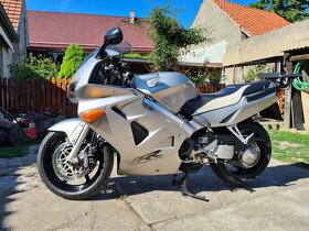 Honda VFR800 - 7