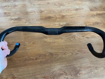 Řidítka PRO VIBE Aero Carbon 420mm - 7