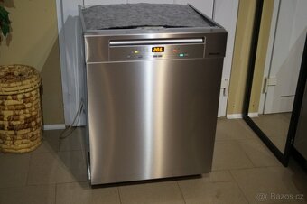 Miele myčka nerezová vestavná G5210 ,tři koše - 7