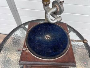 Starožitný gramofon na kliku s mosaznou troubou - 7