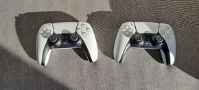 Playstation 5 standardní verze + 2 ovladače + 4 hry + nabíje - 7