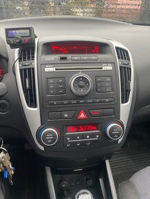 Kia Ceed kombi 2012 - 7