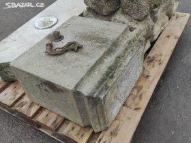 Starý kamenný pomník, žulový pomník - 7