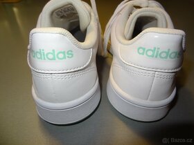 Bílé tenisky Adidas s mintovými prvky vel. UK 4 / 36 - 7