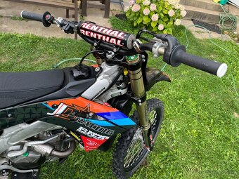 Kawasaki kx 250 F - 7