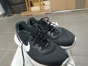 NIKE  RUN -  výborný stav  - 7