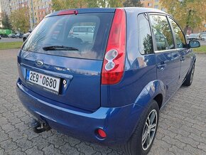 Ford Fiesta benzín 2007  107xxxkm 2x klíč 2x sada kol - 7