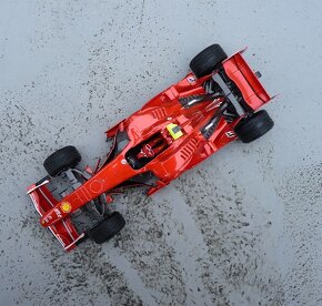 F1 FERRARI F2007 TEST SCHUMACHER HOTWHEELS ELITE 1:18 - 7