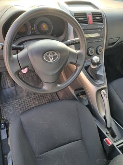 Prodám Toyota Auris - benzin - 7