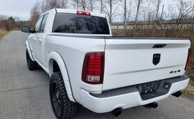 Dodge Ram 1500 Laramie 2017 třetí brzdové světlo - 7