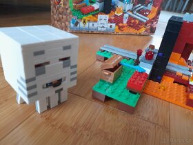 Lego Minecraft 21143 - chybi 1 figurka - 7