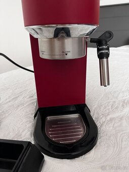 Pákový kávovar Delonghi EC685.R - 7