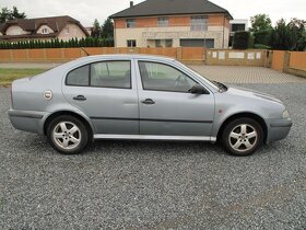 Škoda Octavia 1,4 pouze 1 maj. motor občas kouří - 7