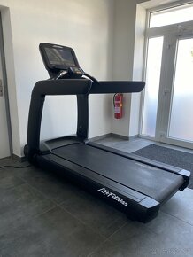 Life fitness Discover SE black- repasovaný - 7