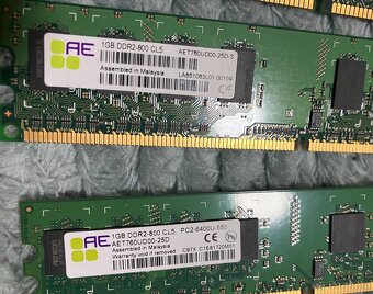 Paměti RAM do PC, typu DDR, DDR2 a DDR3, cena za vše - 7