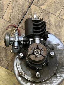 Staré benzinové vodní čerpadlo + motor - 8