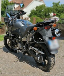 Suzuki V-Strom DL 650 - 8