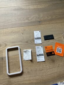 Ochrané skla spigen na iPhone 11 Pro/Xs/X - 8