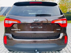 Kia Sorento 2.2CRDi 4x4 AUT KAMERA VÝHŘEV TAŽNÉ SERVISKA TOP - 8