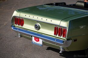 Ford Mustang Convertible - 8