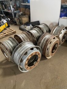 Prodám 3ks pneu 315/80R22.5+disky R22.5(7ks) - 8