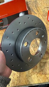 4 pístkové brzdiče brembo 323mm škoda, seat, VW - 8