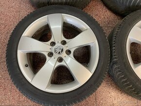 Originalní ALU kola Škoda 5x112 r17 zimní pneu 6mm - 8