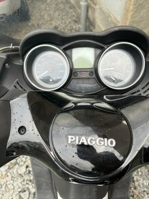 Skútr Piaggio XEvo 125, r.v. 2016 - 8