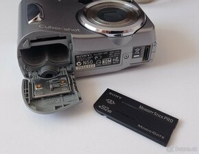 SONY Cyber-shot DSC-S60 + Memory Stick PRO 512MB - 8