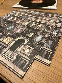 Led Zeppelin – Physical Graffiti - 8