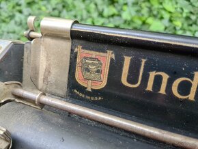 Historický psací stroj značky Underwood - 8
