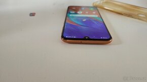 Samsung Galaxy A40 Dual SIM - pěkný stav - 8