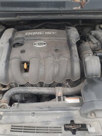 Kia Carens 2,0i - 8