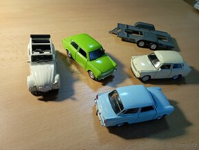 3x Trabant ,plaťák a citroen 2CV - 8