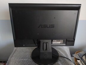 LCD Asus 19" a aktivní repro Genius SP-J10 - 8