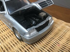 Model Mercedes Benz C 36 AMG 1:18 - 8