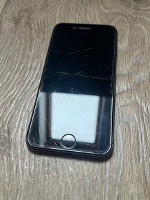 Apple iPhone 8 64GB Černý - 8