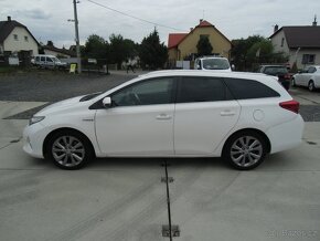 Toyota Auris 1.8i HYBRID - 8