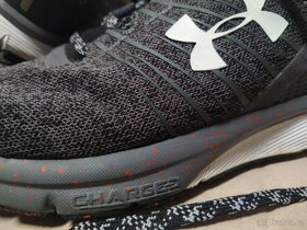 Zánovní běžecké boty Under Armour Charger Bandit 2 (42,5 EUR - 8