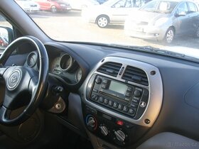 TOYOTA RAV4,2.0 D-4D,85KW,4x4,KLIMA,SERVISOVANÉ - 8