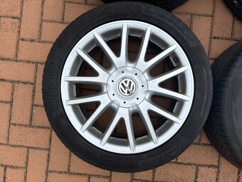 Alu orig letni sada Volkswagen 5x112 7J ET54 225/45 R17 - 8